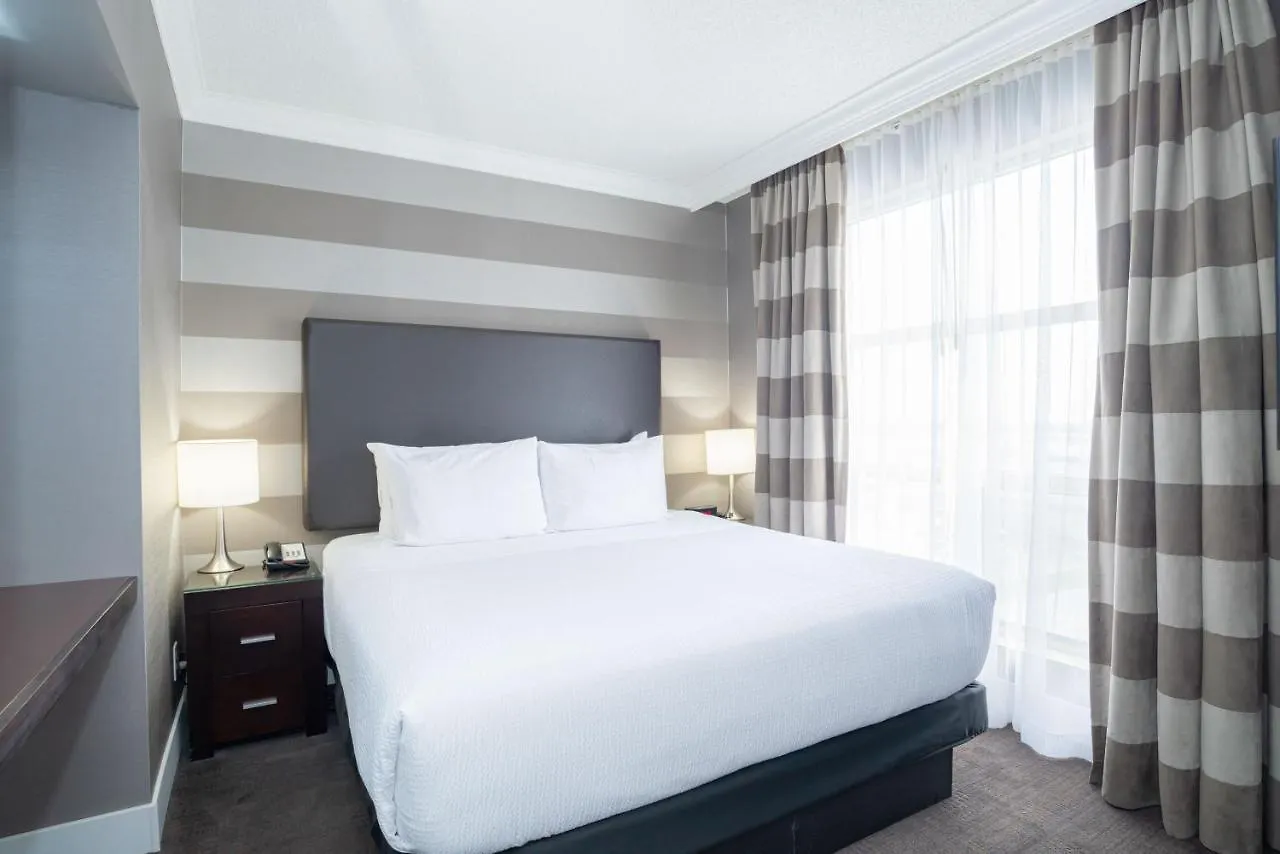 Sandman Signature Mississauga Hotel